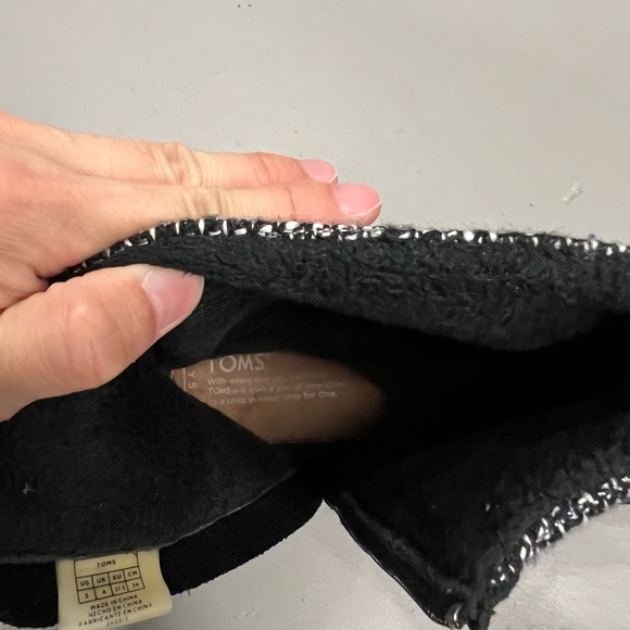 Toms Youth Size 5 Black Winter boots - Picture 7 of 8